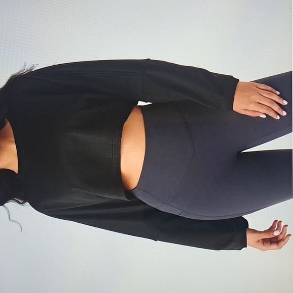 HALARA Tops - XLARGE     HALARA CREW NECK SPORT TEE TOP